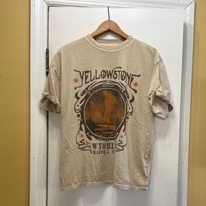 Yellowstone Graphic Beige Boyfriend Fit T-Shirt! EUC